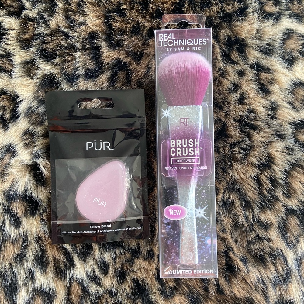 ❌SOLD❌Set of 2, RT powder brush & Pur Pillow Blend - Picture 1 of 8
